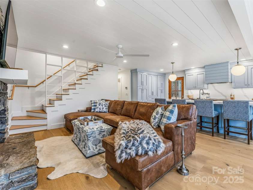 40 Toxaway Landing Drive, Lake Toxaway, NC 28747.  MLS# CAR4329931, YatesRealty ID 625. 