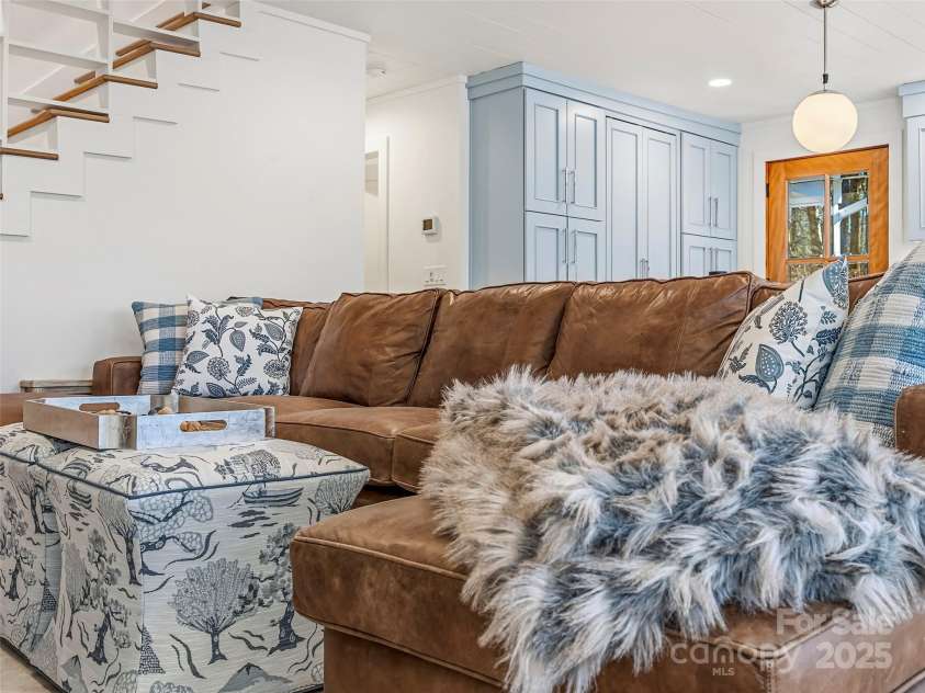 40 Toxaway Landing Drive, Lake Toxaway, NC 28747.  MLS# CAR4329931, YatesRealty ID 625. 