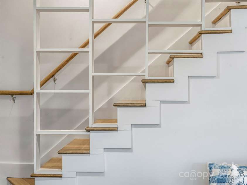 40 Toxaway Landing Drive, Lake Toxaway, NC 28747.  MLS# CAR4329931, YatesRealty ID 625. 