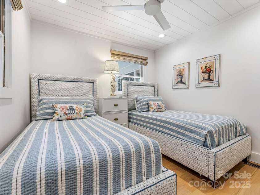 40 Toxaway Landing Drive, Lake Toxaway, NC 28747.  MLS# CAR4329931, YatesRealty ID 625. 