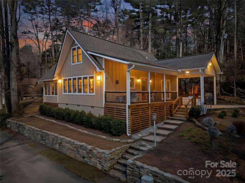 40 Toxaway Landing Drive, Lake Toxaway, NC 28747.  MLS# CAR4329931, YatesRealty ID 625. 
