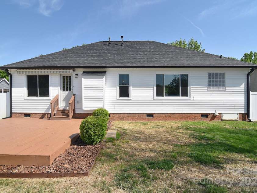 217 Dewars Drive, Rock Hill, SC 29730.  MLS# CAR4188334, YatesRealty ID 6250. 