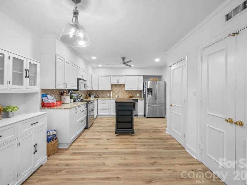 300 Fulton Street, Salisbury, NC 28144.  MLS# CAR4358838, YatesRealty ID 6252. 