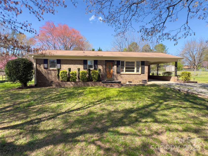 1905 26th Street, Hickory, NC 28681.  MLS# CAR4201857, YatesRealty ID 6253. 