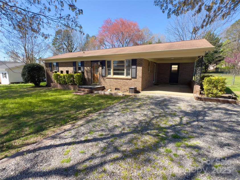 1905 26th Street, Hickory, NC 28681.  MLS# CAR4201857, YatesRealty ID 6253. 