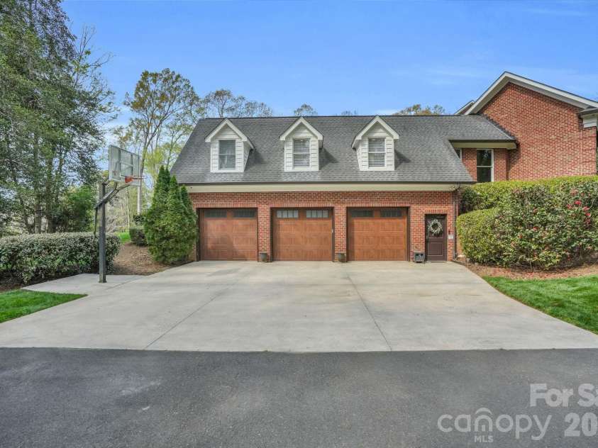 312 Old Hickory Court, Fort Mill, SC 29715.  MLS# CAR4358551, YatesRealty ID 6253. 3 Car Side Load Garage