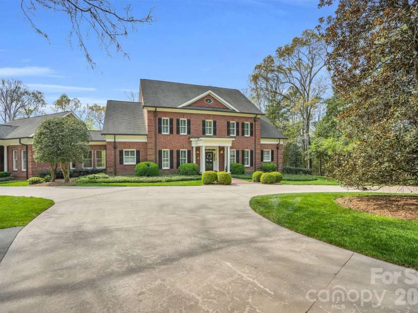 312 Old Hickory Court, Fort Mill, SC 29715.  MLS# CAR4358551, YatesRealty ID 6253. Circular Driveway