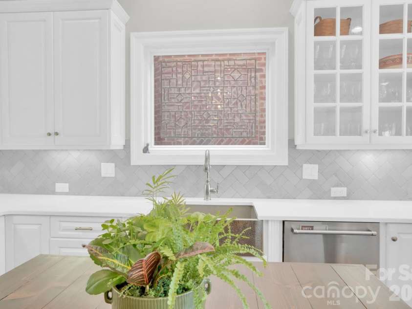 312 Old Hickory Court, Fort Mill, SC 29715.  MLS# CAR4358551, YatesRealty ID 6253. Kitchen