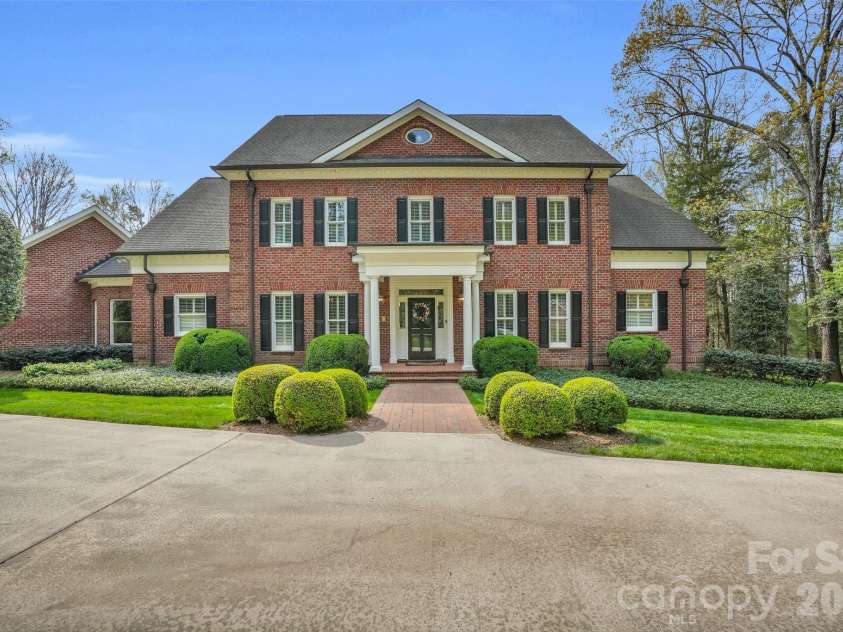 312 Old Hickory Court, Fort Mill, SC 29715.  MLS# CAR4358551, YatesRealty ID 6253. Stunning Colonial