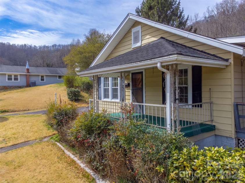 318 Sunrise Park, Sylva, NC 28779.  MLS# CAR4356234, YatesRealty ID 6256. 