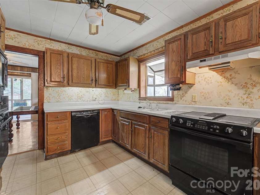 318 Sunrise Park, Sylva, NC 28779.  MLS# CAR4356234, YatesRealty ID 6256. 