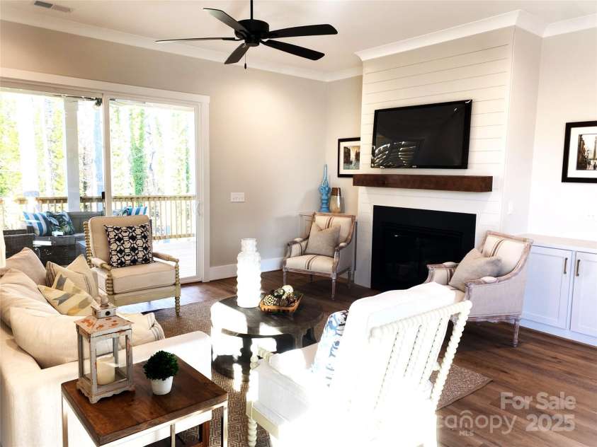 553 Lowrance Avenue, Mooresville, NC 28115.  MLS# CAR4219611, YatesRealty ID 6256. 