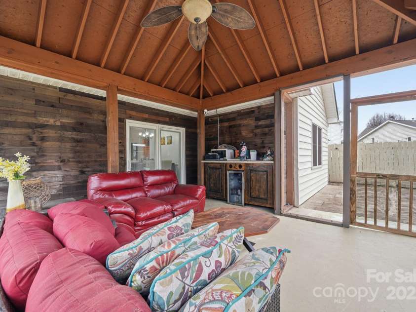 13512 Michael Lynn Road, Charlotte, NC 28278.  MLS# CAR4329599, YatesRealty ID 626. 