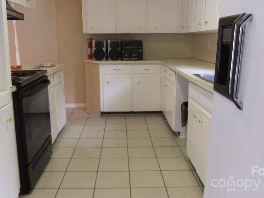 1629 and 1631 Harris Road, Fort Mill, SC 29708.  MLS# CAR4276684, YatesRealty ID 626. 1629 Harris Kitchen, Range, SS Refrigerator 