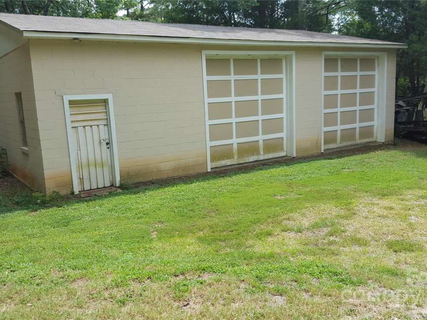 1629 and 1631 Harris Road, Fort Mill, SC 29708.  MLS# CAR4276684, YatesRealty ID 626. 40 X 30 Garage, High Ceilings. New Doors scheduled