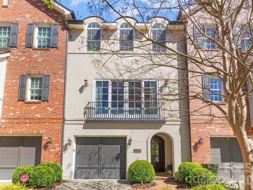 1624 Lombardy Circle, Charlotte, NC 28203.  MLS# CAR4360743, YatesRealty ID 6261. 1624 Lombardy Circle