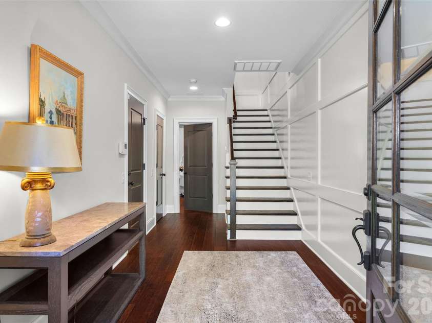 1624 Lombardy Circle, Charlotte, NC 28203.  MLS# CAR4360743, YatesRealty ID 6261. Foyer