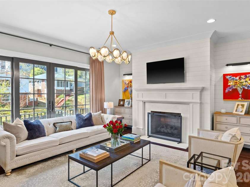 1624 Lombardy Circle, Charlotte, NC 28203.  MLS# CAR4360743, YatesRealty ID 6261. Great Room