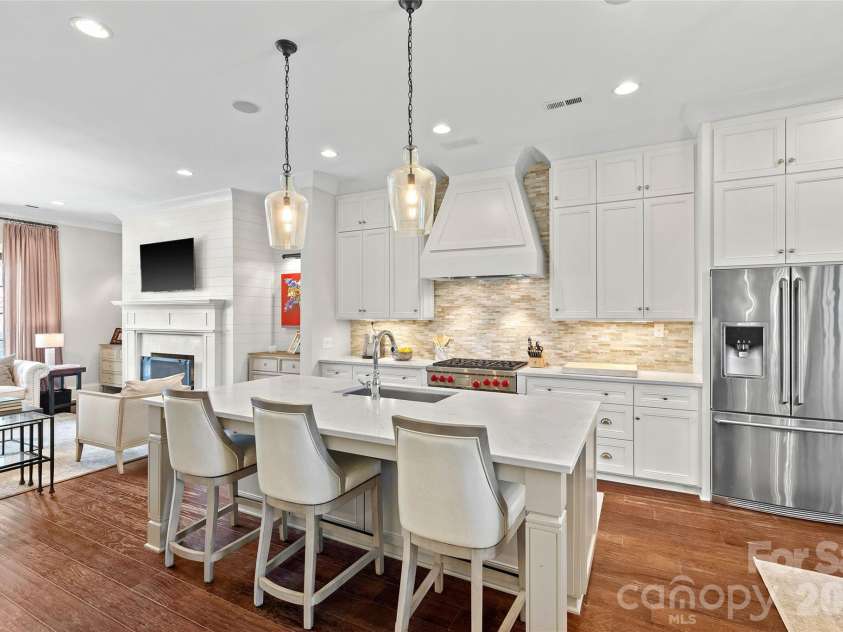 1624 Lombardy Circle, Charlotte, NC 28203.  MLS# CAR4360743, YatesRealty ID 6261. Kitchen