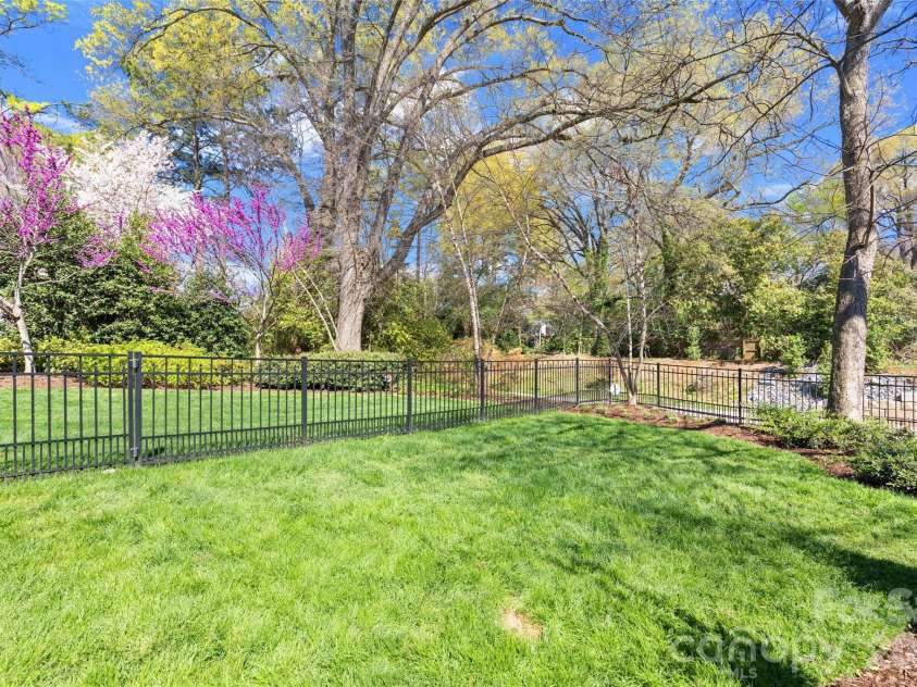 1624 Lombardy Circle, Charlotte, NC 28203.  MLS# CAR4360743, YatesRealty ID 6261. Large Fenced Backyard