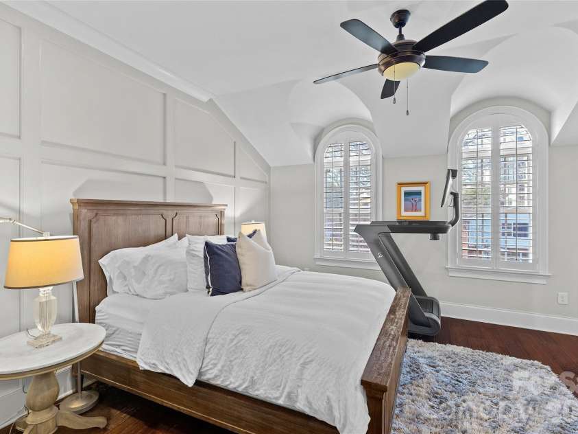 1624 Lombardy Circle, Charlotte, NC 28203.  MLS# CAR4360743, YatesRealty ID 6261. Primary Bedroom