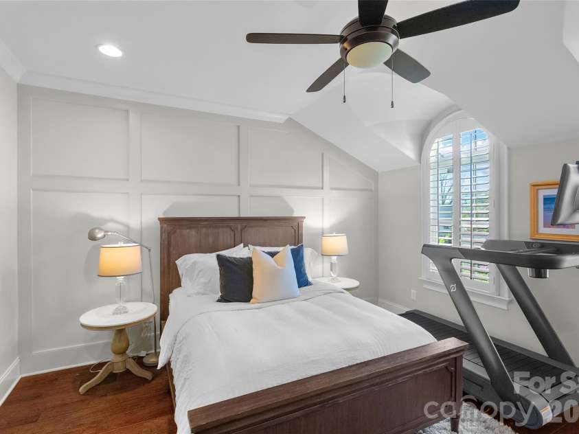 1624 Lombardy Circle, Charlotte, NC 28203.  MLS# CAR4360743, YatesRealty ID 6261. Primary Bedroom