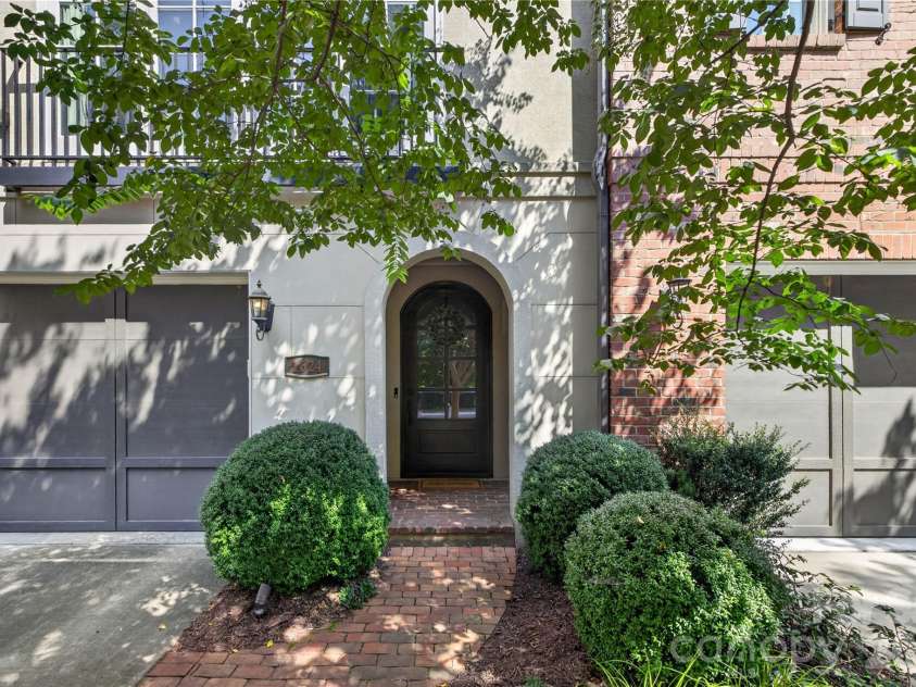 1624 Lombardy Circle, Charlotte, NC 28203.  MLS# CAR4410340, YatesRealty ID 6261. 1624 Lombardy Circle