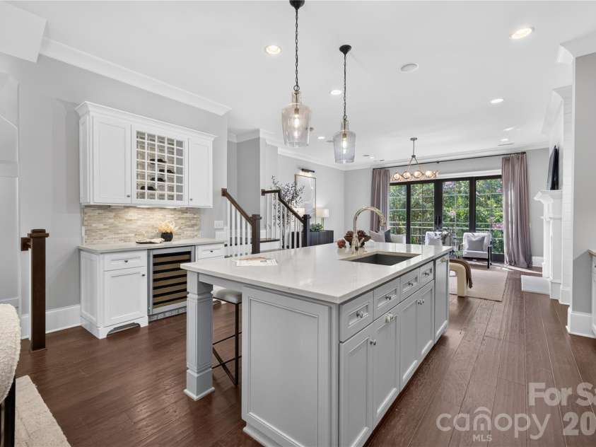 1624 Lombardy Circle, Charlotte, NC 28203.  MLS# CAR4410340, YatesRealty ID 6261. 