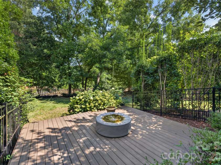 1624 Lombardy Circle, Charlotte, NC 28203.  MLS# CAR4410340, YatesRealty ID 6261. 
