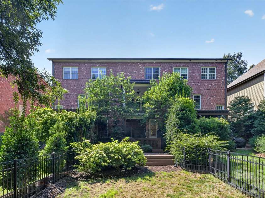 1624 Lombardy Circle, Charlotte, NC 28203.  MLS# CAR4410340, YatesRealty ID 6261. 