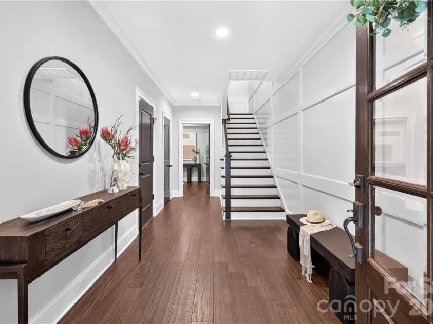 1624 Lombardy Circle, Charlotte, NC 28203.  MLS# CAR4410340, YatesRealty ID 6261. Foyer