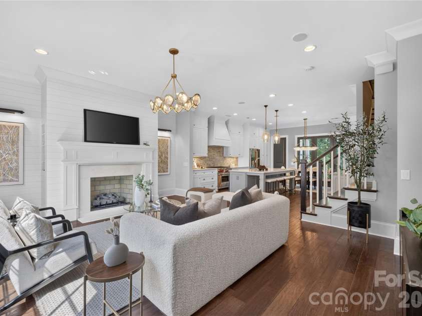 1624 Lombardy Circle, Charlotte, NC 28203.  MLS# CAR4410340, YatesRealty ID 6261. Great Room