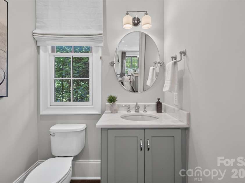 1624 Lombardy Circle, Charlotte, NC 28203.  MLS# CAR4410340, YatesRealty ID 6261. Powder Room
