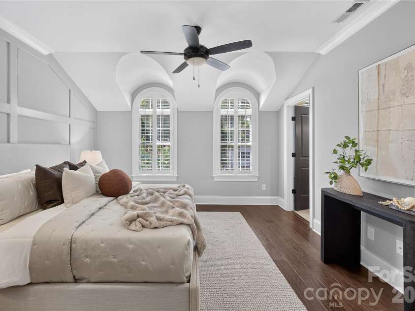1624 Lombardy Circle, Charlotte, NC 28203.  MLS# CAR4410340, YatesRealty ID 6261. Primary Bedroom