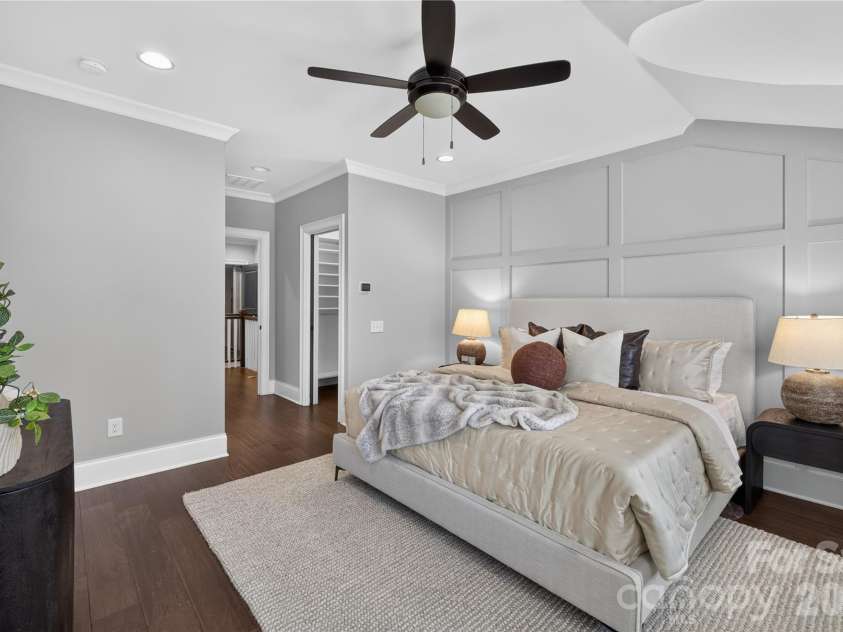 1624 Lombardy Circle, Charlotte, NC 28203.  MLS# CAR4410340, YatesRealty ID 6261. Primary Bedroom