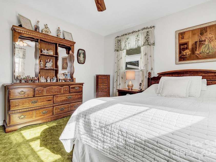 44 Tuttle Road, Hendersonville, NC 28792.  MLS# CAR4260886, YatesRealty ID 6261. Bedroom