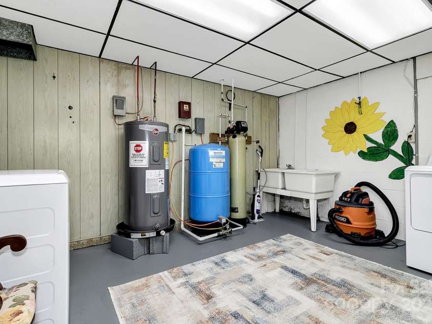 44 Tuttle Road, Hendersonville, NC 28792.  MLS# CAR4260886, YatesRealty ID 6261. Laundry/Utility Room