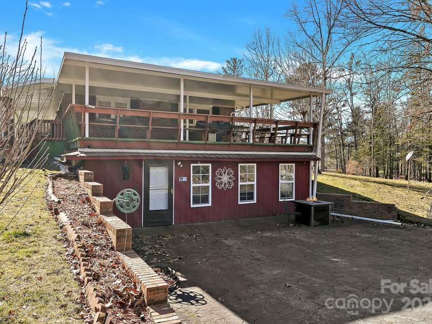 44 Tuttle Road, Hendersonville, NC 28792.  MLS# CAR4260886, YatesRealty ID 6261. Lots of parking!