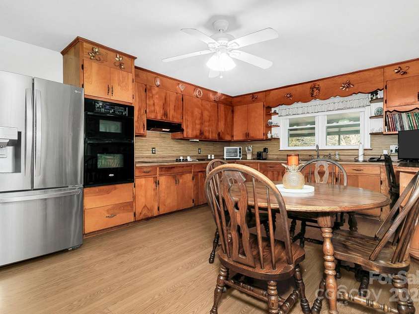44 Tuttle Road, Hendersonville, NC 28792.  MLS# CAR4318659, YatesRealty ID 6261. Spacious Kitchen with Dining Nook