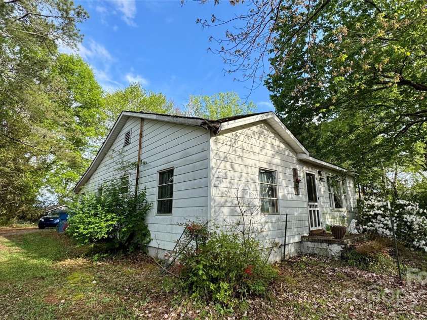 2118 Polkville Road, Shelby, NC 28150.  MLS# CAR4246429, YatesRealty ID 6262. 