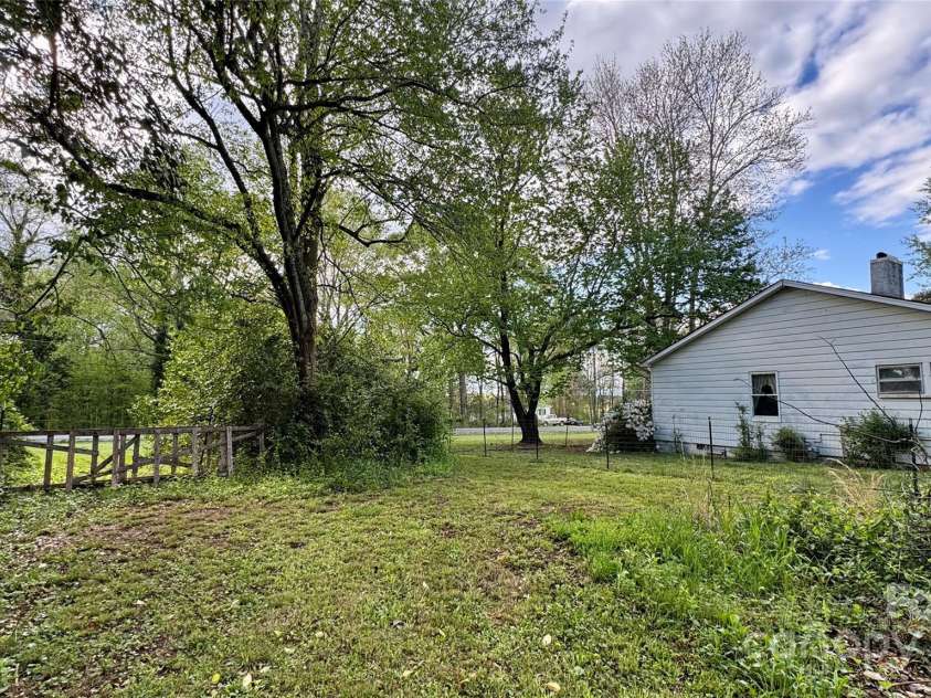 2118 Polkville Road, Shelby, NC 28150.  MLS# CAR4246429, YatesRealty ID 6262. 