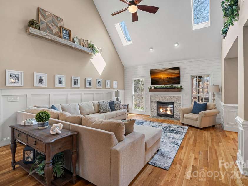 105 Elizabeth Brook Drive, Davidson, NC 28036.  MLS# CAR4233815, YatesRealty ID 6263. 2 Story Great Room