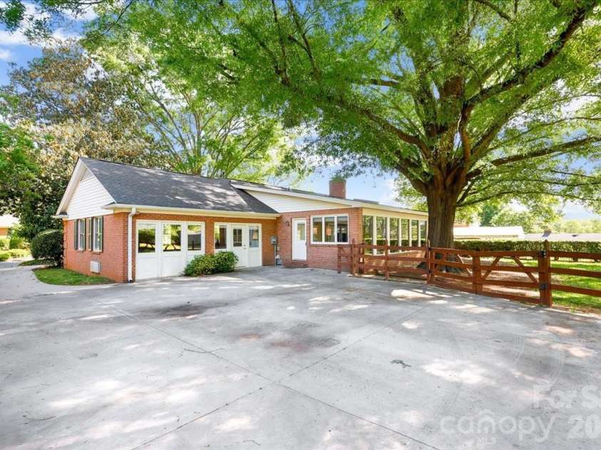 415 Princeton Drive, Salisbury, NC 28144.  MLS# CAR4361528, YatesRealty ID 6263. 