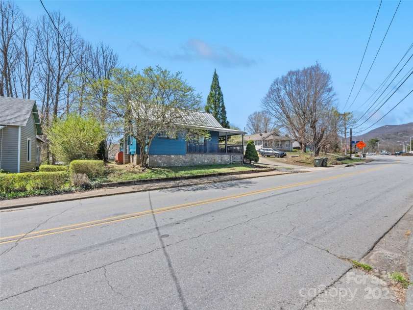 442 and 440 Walnut Street, Waynesville, NC 28786.  MLS# CAR4241877, YatesRealty ID 6266. 