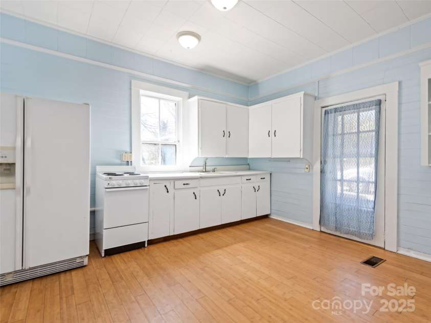 442 and 440 Walnut Street, Waynesville, NC 28786.  MLS# CAR4241877, YatesRealty ID 6266. 