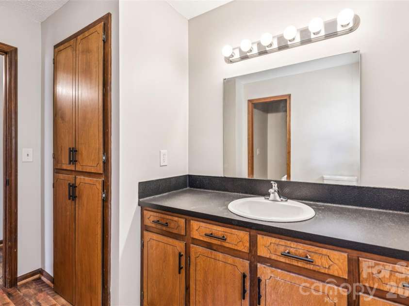 585 Love Street, Concord, NC 28027.  MLS# CAR4361914, YatesRealty ID 6266. Hall Bath