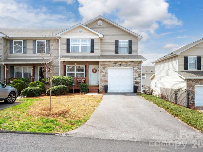 107 Loch Haven Road, Swannanoa, NC 28778.  MLS# CAR4360804, YatesRealty ID 6267. 