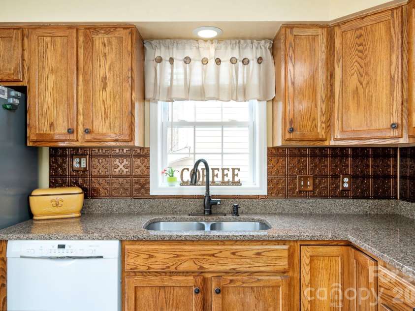 107 Loch Haven Road, Swannanoa, NC 28778.  MLS# CAR4360804, YatesRealty ID 6267. 
