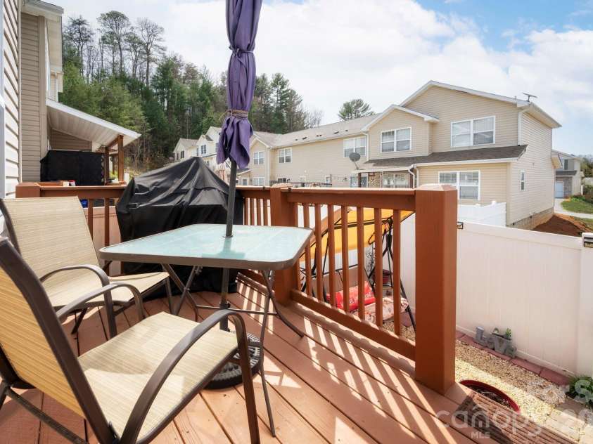 107 Loch Haven Road, Swannanoa, NC 28778.  MLS# CAR4360804, YatesRealty ID 6267. 