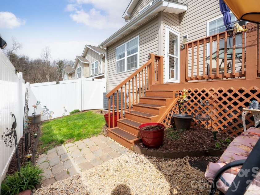 107 Loch Haven Road, Swannanoa, NC 28778.  MLS# CAR4360804, YatesRealty ID 6267. 
